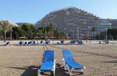 NUEVO, primera linea de playa, con piscina y vistas al mar - Foto 50