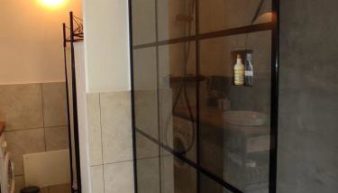 Campus House - Photo 4