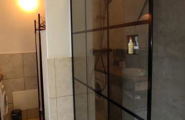 Campus House - Photo 4