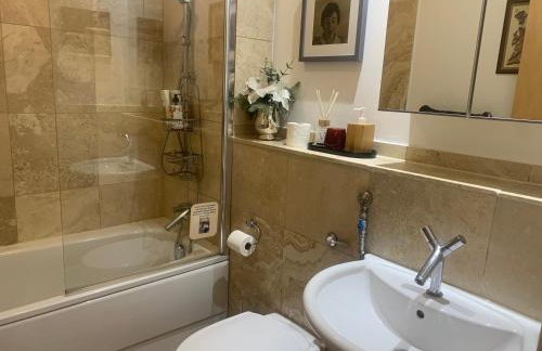 Leeds City Centre luxury 2 bed apartment sleeps 6 fantastic views - Foto 7