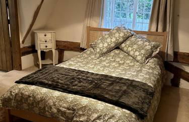 Beautiful Cottage opposite Hedingham Castle! - Photo 3