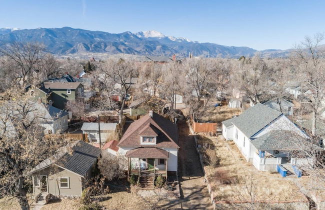 Pet Friendly 1900 Classic 3 Bedroom Value - Photo 27