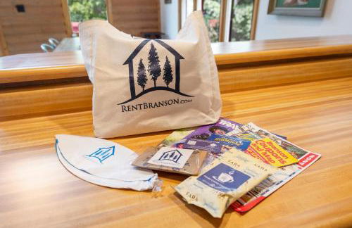 Secluded-Pvt Hot Tub-Free Daily Tickets-Walk to Table Rock Lake - Foto 40