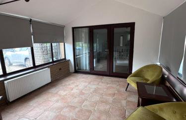 Ashsons Cosy Studio Apartment Free Parking For Car or Small Van Only - Photo 9