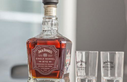 Jack Daniels House with Rooftop Golf, City views! 8min to Whiskey Row! Sleeps 10! - Foto 78