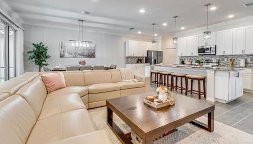 Relax, Play, Swim Luxe Haines City Home with Lanai! - Foto 5