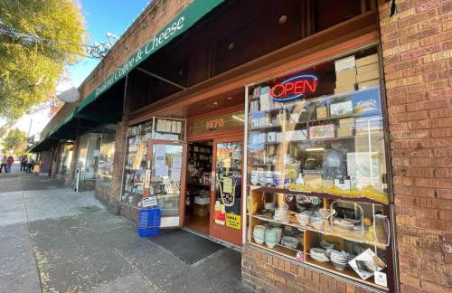 Garden Oasis Cozy Home Near Bart Shop with Parking - Photo 57