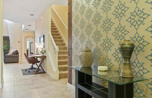 Spacious Vacation Home with Pool & Jacuzzi Near Disney - Foto 12