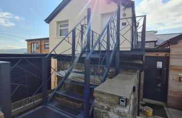 Perfect Location 2 BR serviced apartment Nr Bike Park Wales & Brecon Beacons - Photo 2