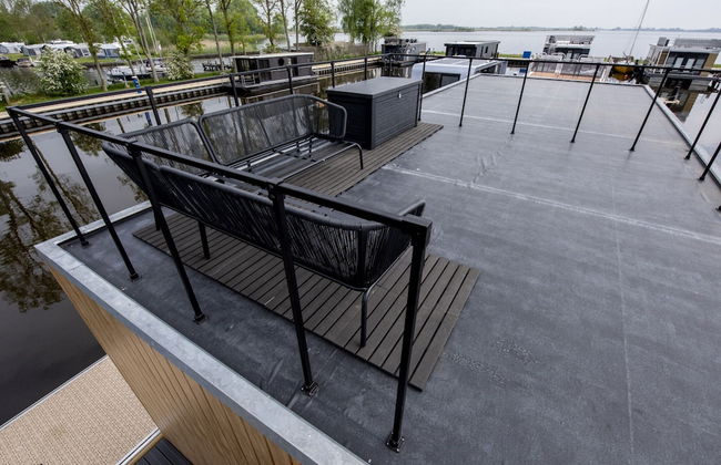 Modern Houseboat With View of the Lake - Foto 26