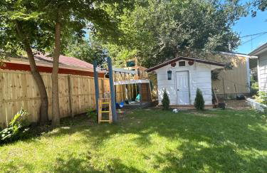 Spacious 3 Bedroom Home with Game Room and Parking - Foto 36