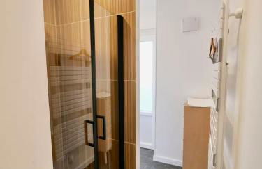 D-Day Suites - Photo 30