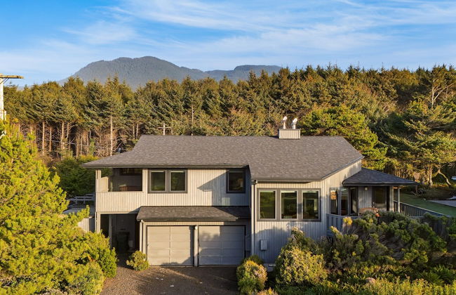 Half Block to Beach w Oceanview Patio Balcony The Shore Pine by Avantstay - Foto 36