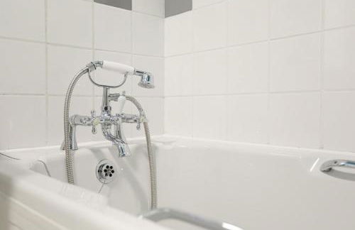 Big PROMO! Central Canterbury City Escape 2BR 2BA House, en-suite, Couples Retreat, Perfect For Families, Students, Relocators FREE Parking Fast WiFi - Foto 33