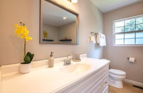 Family Retreat in Birmingham, 7BR 4BA - Photo 35