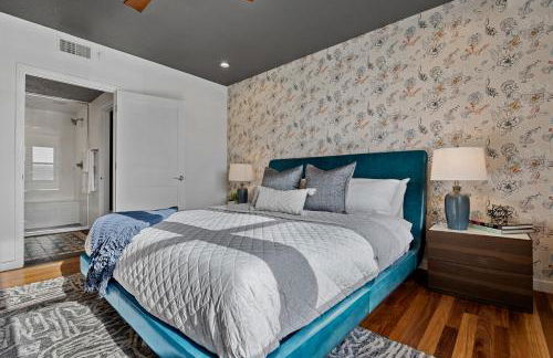 Iowa River Landing steps to Xtream Arena & Coralville Convention Center - Foto 20