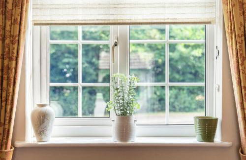 Charming 2 Bed Property - Photo 10