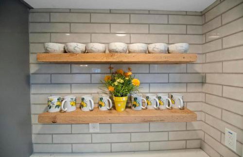 Main Street Oasis Pool and Hot Tub Sleeps 8 - Foto 12