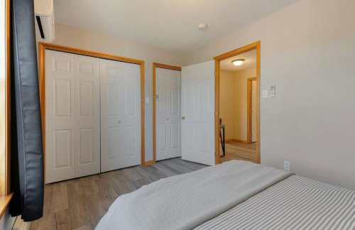 Lakefront Home with Private Beach Access & Hot Tub - Foto 40