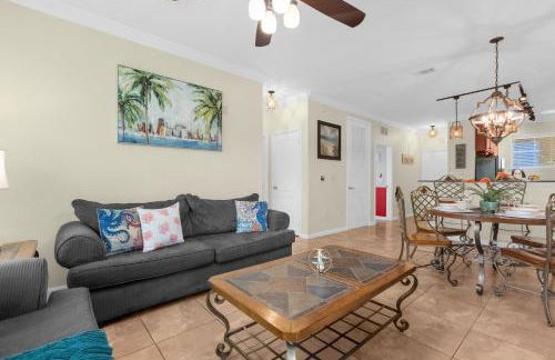 Condo with Private Patio - Near Disney's Animal Kingdom - Foto 19