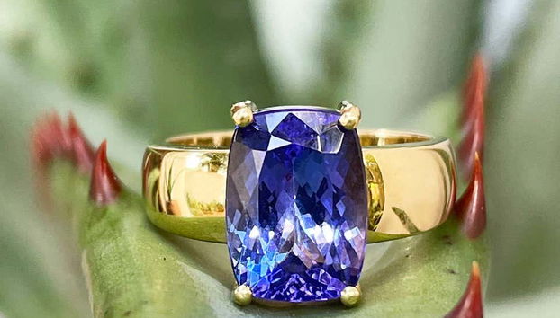 Un anillo de oro de gran belleza