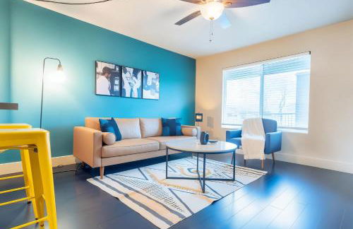 Chic King 1BR Downtown Access Pool Parking Gym - Foto 5