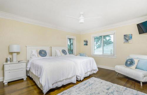 Villa Hibiscus-Waterfront-Free Heated Pool-Dock-Bikes-Other Amenities - Photo 43