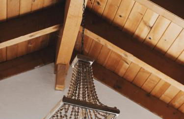 Secluded rustic 1-bedroom cabin on private land - Foto 3