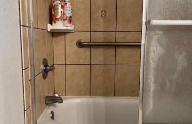 Cozy Suite with Private Patio Close to Downtown and UC Davis Medical Center - Foto 7