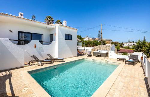 CoolHouses Algarve, Luz, 3 Bed villa, 1 bed studio, heated pool & jacuzzi, sea views, Casa Pequena - Foto 39