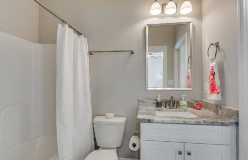 Modern Family Home w/ Spacious Yard in Milton - Foto 17
