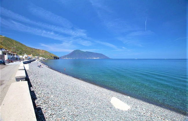 Seafront Apartment - Beach in front - Foto 18