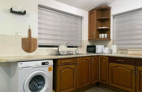 Lovely Spacious House Family & Contractor Friendly 3 Bedroom Near Leeds Centre Sleeps 8 - Foto 24