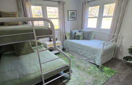 Spacious, Renovated, 5-bedroom Retreat, Near I-85 - Photo 36