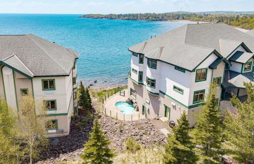 Breathtaking Lake Views Studio, 2 Queen Beds, Fireplace and Heated Indoor and Outdoor Pools - Foto 7