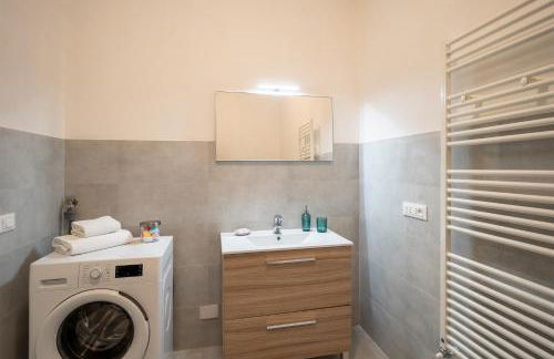 A step from the Beach - Roomy Apt with Sea Glimpse - Foto 20