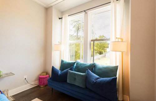 City Heights Townhome with Free Parking & 3 Baths - Foto 3