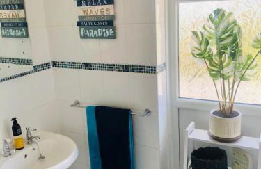 Detached, peaceful, spacious with easy access and very large garden - Foto 11