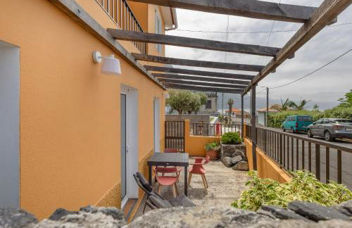 Scenic Home with Panoramic Sea & Mountain Views in São Vicente - Foto 34