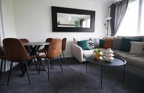 Peaceful 3 Bed Flat with Parking and Balcony by CTO Serviced Apartments - Foto 10