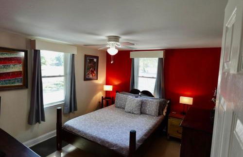 White Picket Fence - EV Charger! - Foto 3