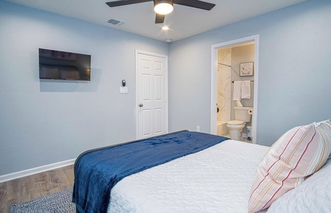 Spacious Delightful 4 BR/ 3 BA Close to Downtown - Foto 12