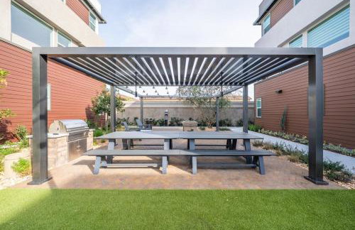 Central Santa Ana - Modern 4BR Home Near Disneyland - Foto 1