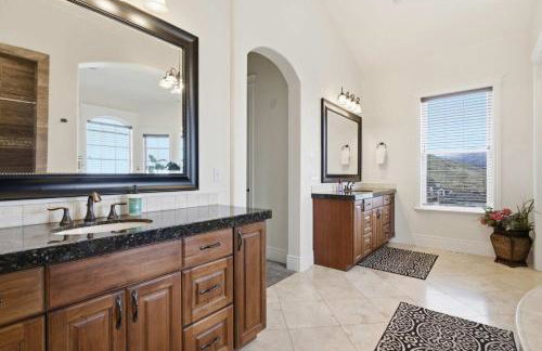 Private Family Home with Hot Tub - Foto 22