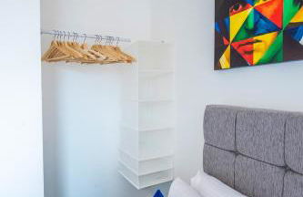 NEW Spacious Modern Townhouse Sleeps 12 Free Parking - Foto 27