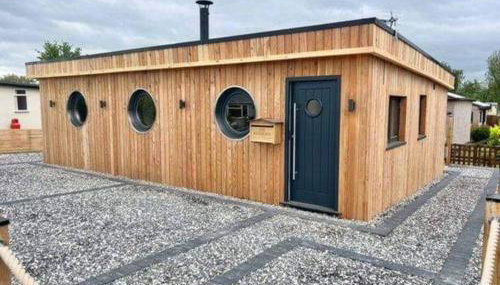 Humberston Boathouse Lodge & Hot Tub - Cleethorpes Beach Cabin Chalet - Foto 5