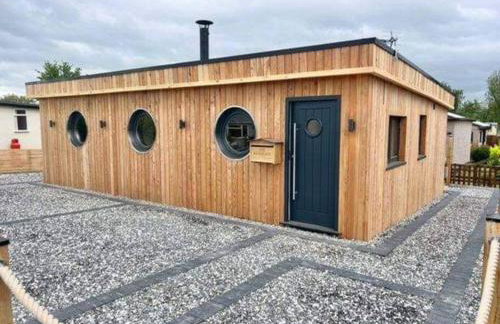 Humberston Boathouse Lodge & Hot Tub - Cleethorpes Beach Cabin Chalet - Foto 5