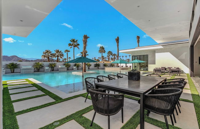 Fine Luxe Retreat w/ Pool & Hot Tub Bravo Villa #15 by Avantstay - Photo 22