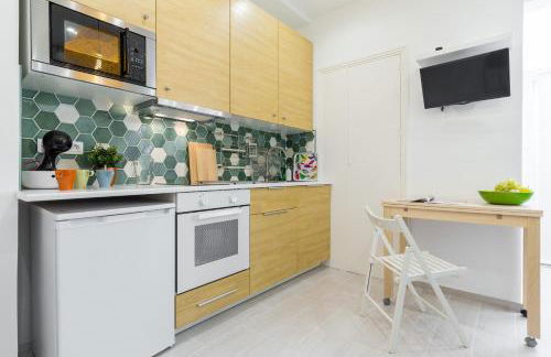 Casa Madere- Idéal Couples - Central & cosy -Train station - Tram & Supermarkets-Balcony- Washing-machine-AC - Foto 16