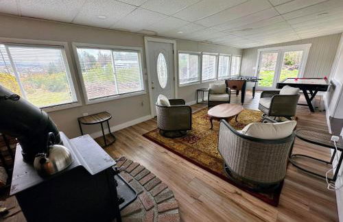 Renovated farmhouse on snowmobile trail with firepit & mountain views 10 min from Bretton Woods - Foto 8